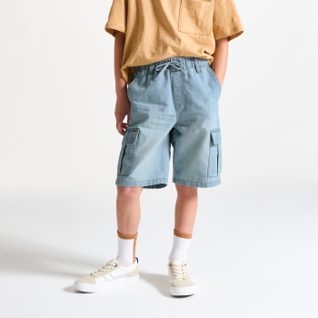 شورت برمودا من الجينز باللون الأزرق الباهت للأولاد.